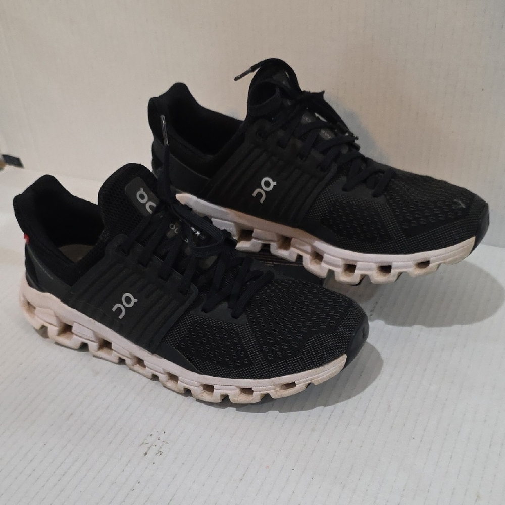 On Running CloudSwift Women's Black and White Athletic Shoes Size 8.5 - Picture 2 of 9